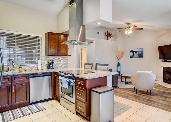 Balcony & Pool Access: Quiet West Holiday home *