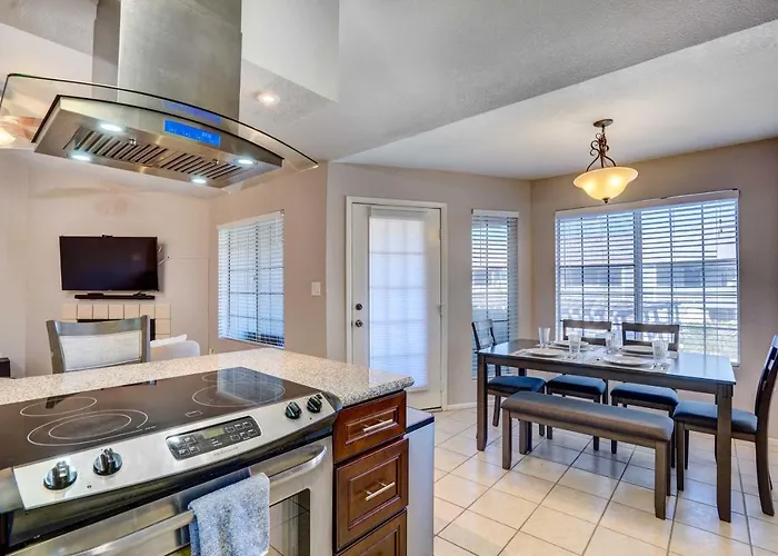 Holiday home Balcony & Pool Access: Quiet West *