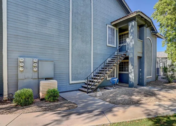 Balcony & Pool Access: Quiet West *