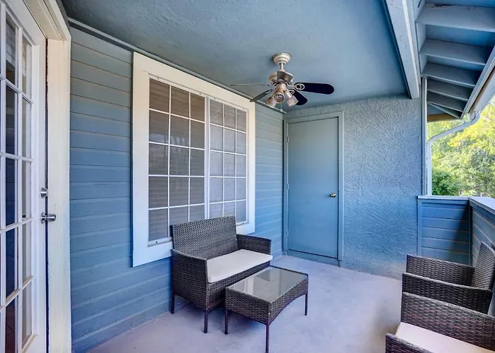 Balcony & Pool Access: Quiet West Chandler